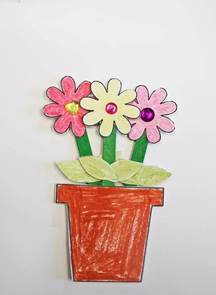 Make an easy paper flower craft. There is a free flower template. This craft needs just a few supplies.