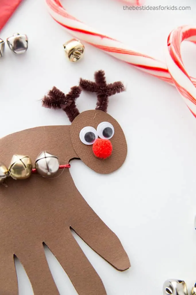 Try some of these fun DIY Ideas for Christmas card crafts for kids. Have fun making your own card this holiday season.
