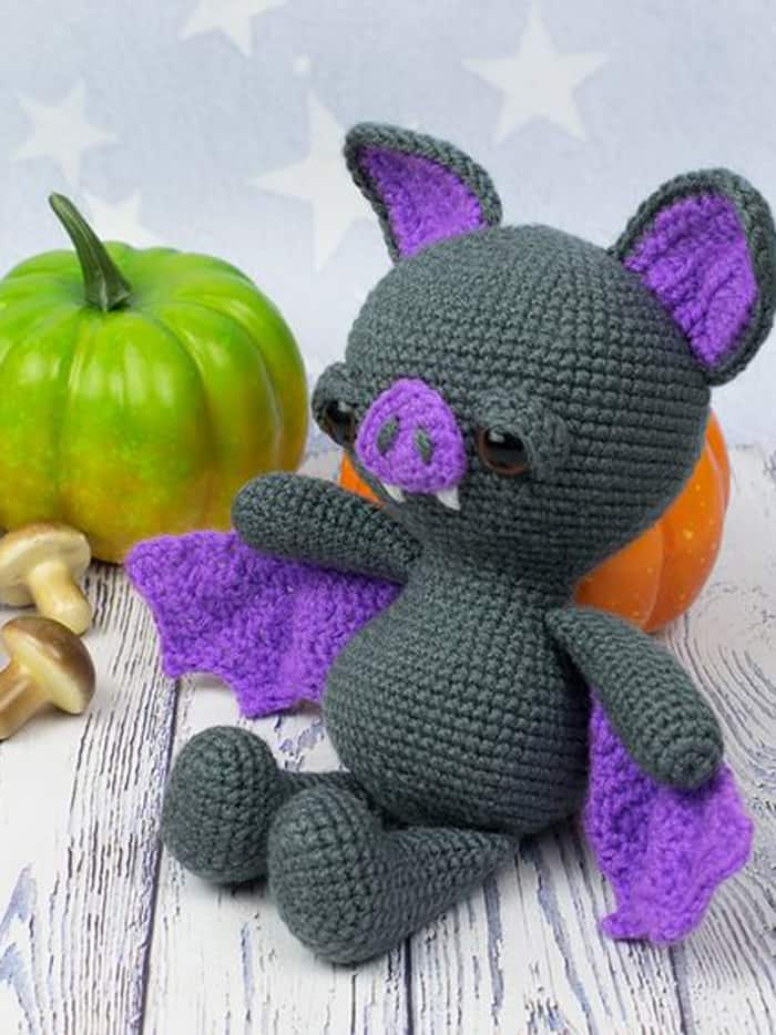 Make your own cute free bat crochet amigurumi patterns. 