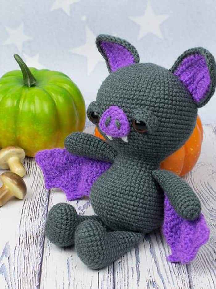 Make your own cute Halloween amigurumi patterns. 