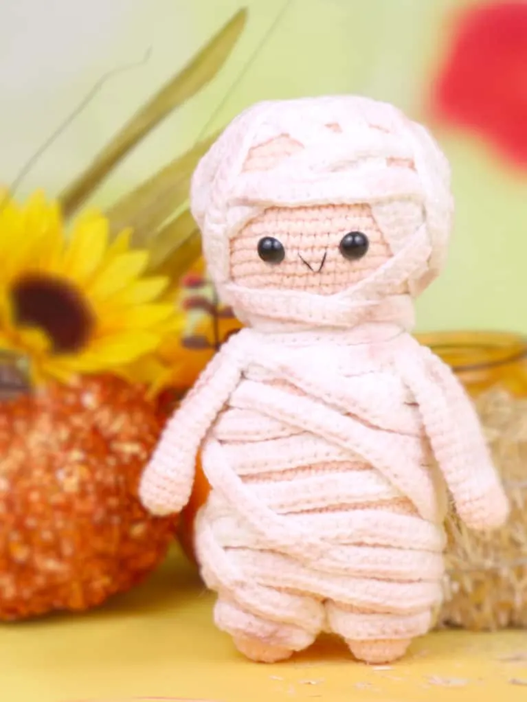 Make your own cute free Halloween amigurumi patterns.