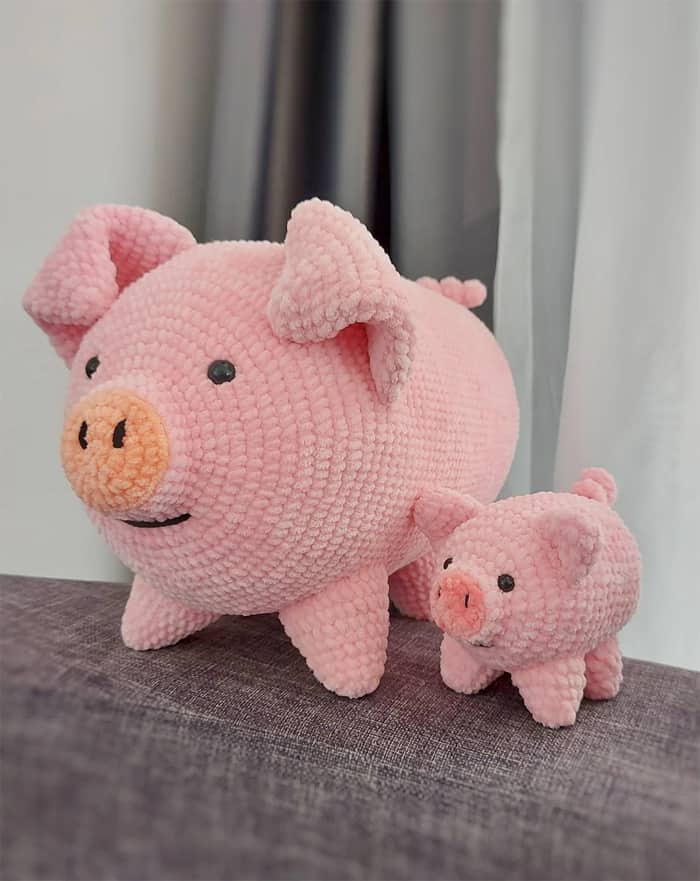 Make your own cute crochet pig.