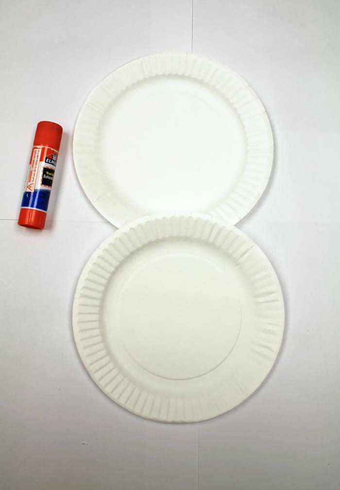 Try this easy snowman craft for kids made using paper plates.