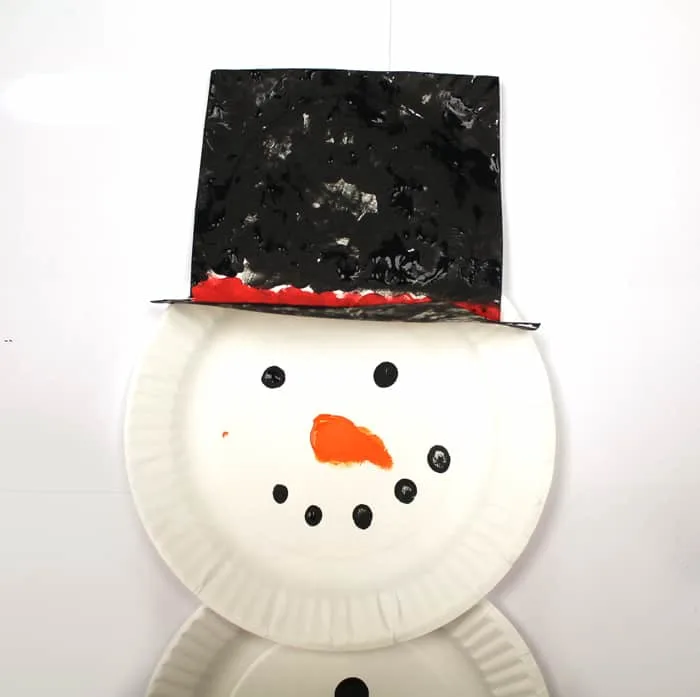 Try this easy snowman craft for kids made using paper plates.