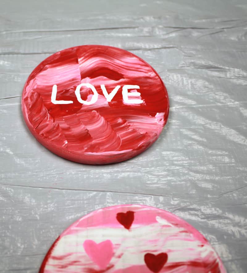 Try this easy and fun painted heart coaster craft. This craft would be great for kids and adults. These painted coasters would make great handmade gifts.