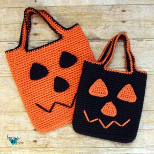 free Halloween crochet patterns- fall crochet pattern- acraftylife.com #crochet #crochetpattern #diy #halloween