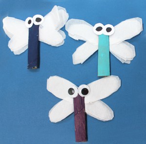 Make your own dragonfly using toilet paper rolls.