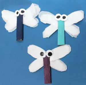Make your own dragonfly using toilet paper rolls.