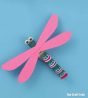 Make your own colorful dragonfly craft for kids.