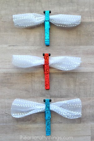 Make your own colorful dragonfly craft for kids