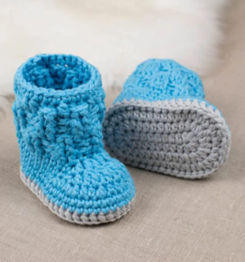 Make your own cute baby shoes with this crochet pattern.