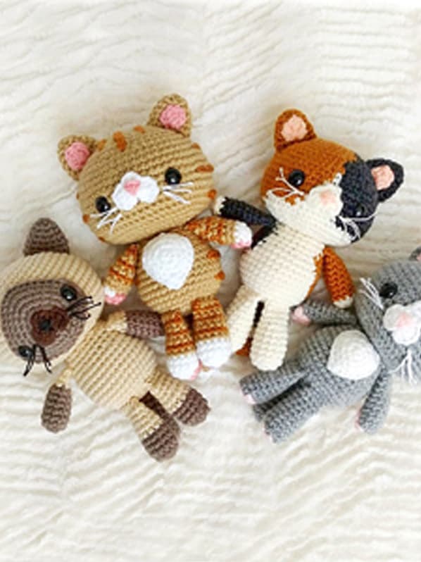Make your own collection of amigurumi cats.
