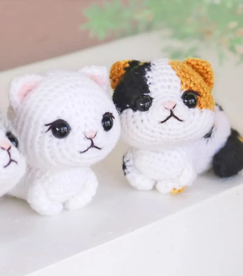 Make a cute crocheted cat pattern.