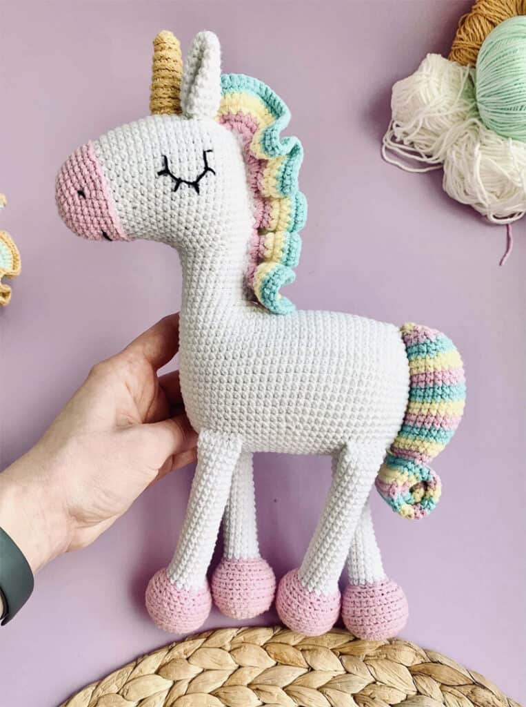 Make your own plushie unicorn toy with this amigurumi pattern.