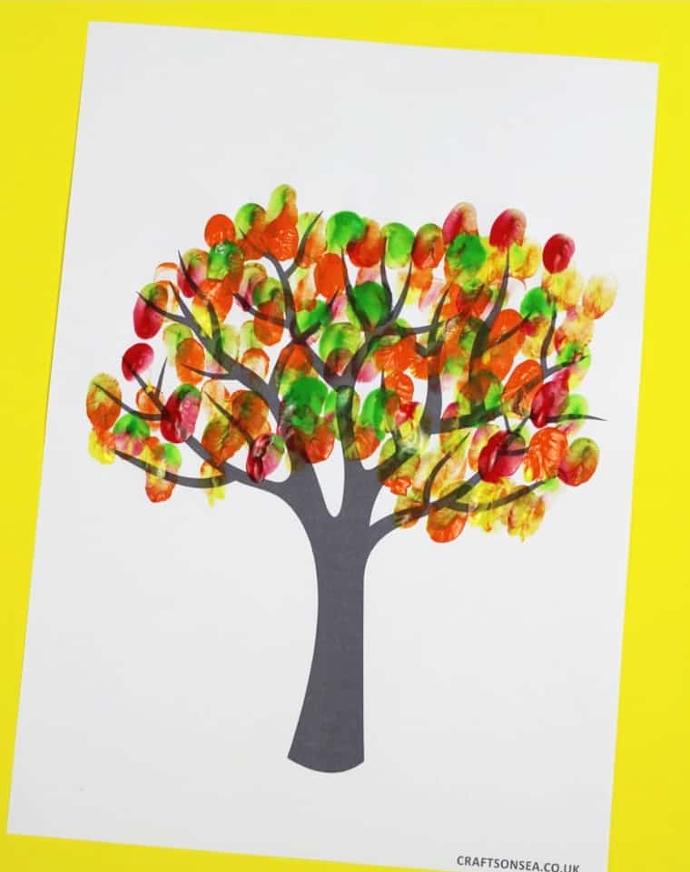 Make your own Autumn tree painting with this printable template.