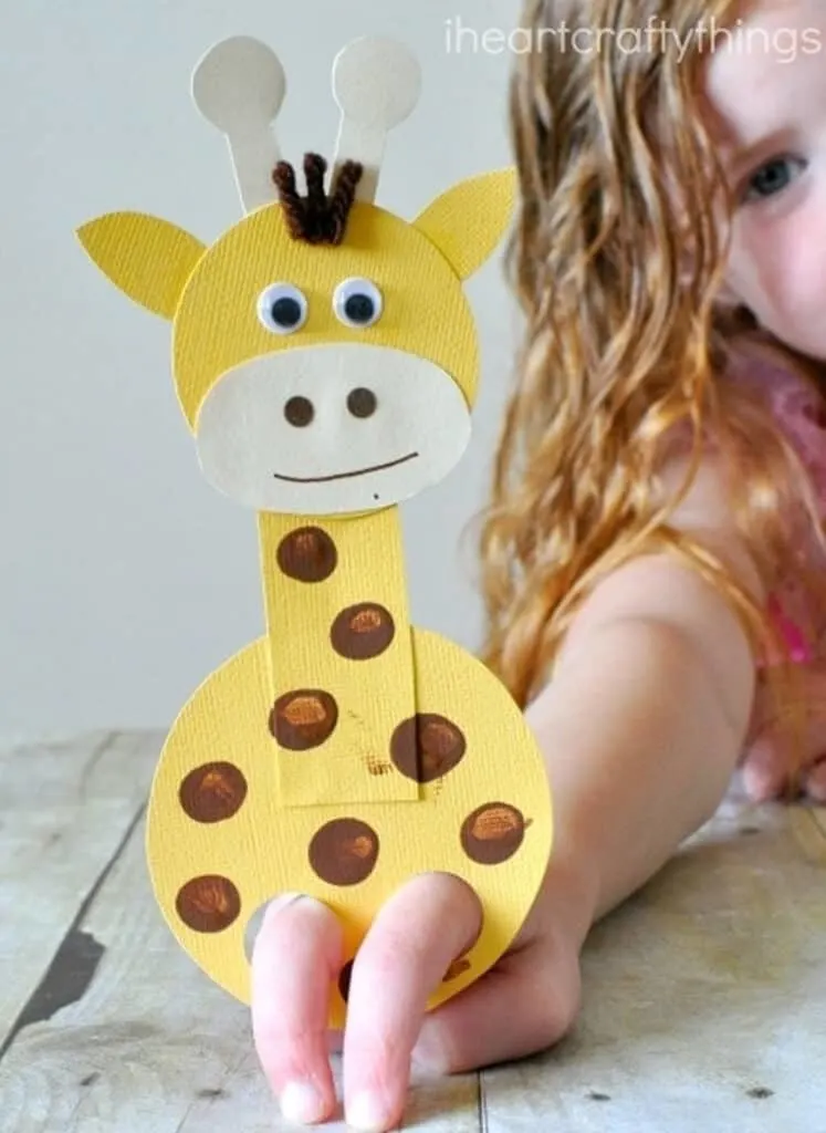 Make a fun finger puppet giraffe with this paper craft.