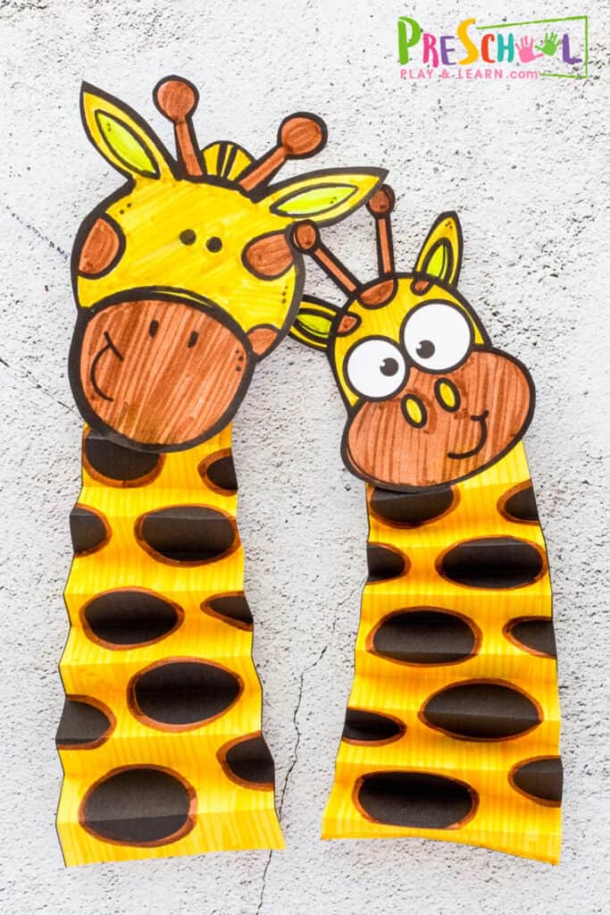 Make this easy printable giraffe craft for preschoolers.