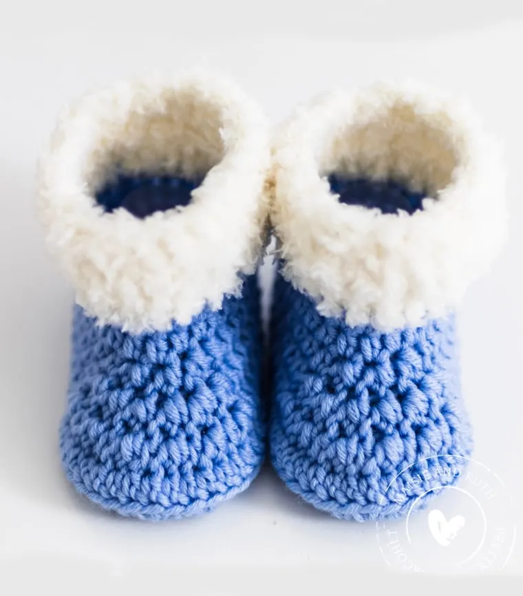 Make this quick and easy pair of baby booties with this free crochet pattern.