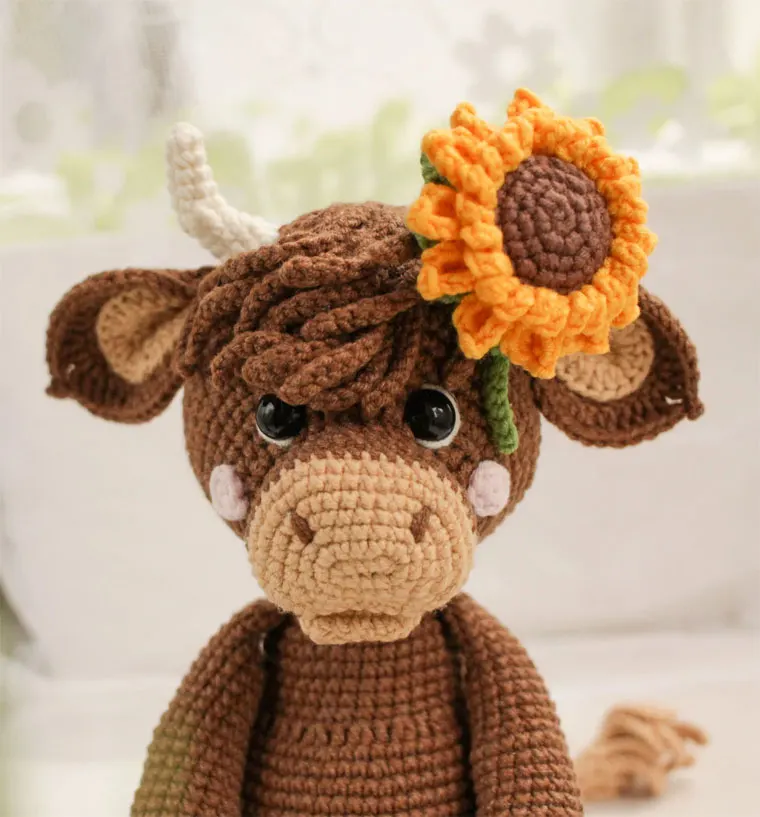 crochet bull with sunflower 
