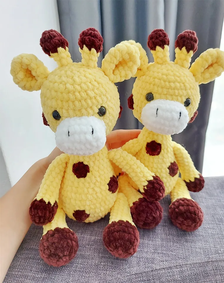 crocheted giraffe plushie