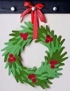 christmas wreath kid crafts - christmas kid craft - arts and crafts activities - amorecraftylife.com #kidscraft #craftsforkids #preschool